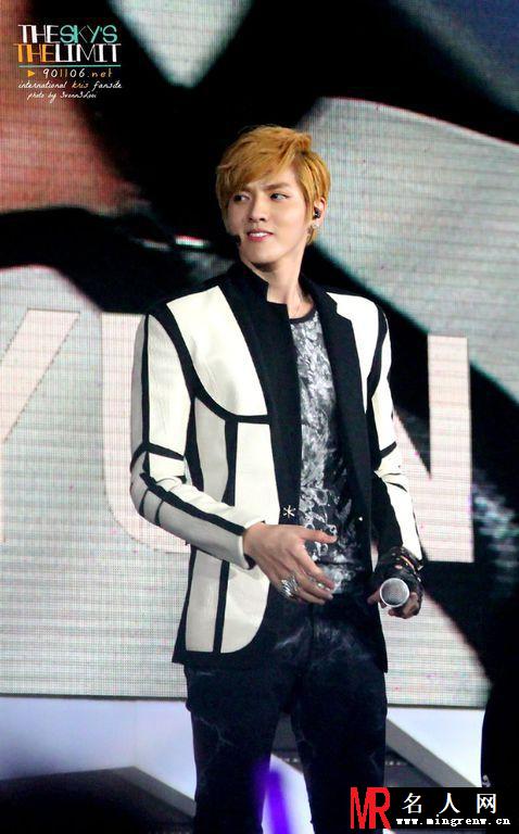 吴亦凡2012年新加坡SMT激情演唱掀起全场高潮(1)