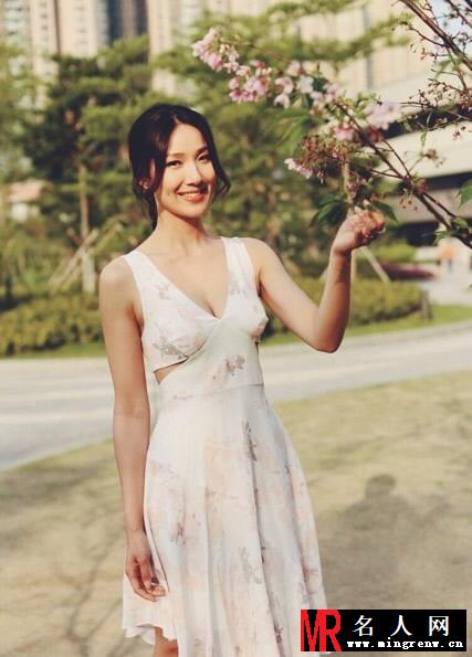 王祖蓝娇妻李亚楠性感低胸 诱惑动人身材劲爆(1)