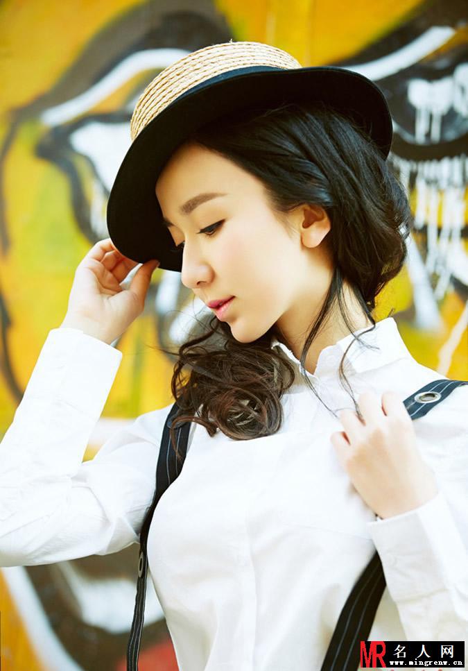 “胡一菲”唯美写真 娄艺潇短裤清新活力十足(1)