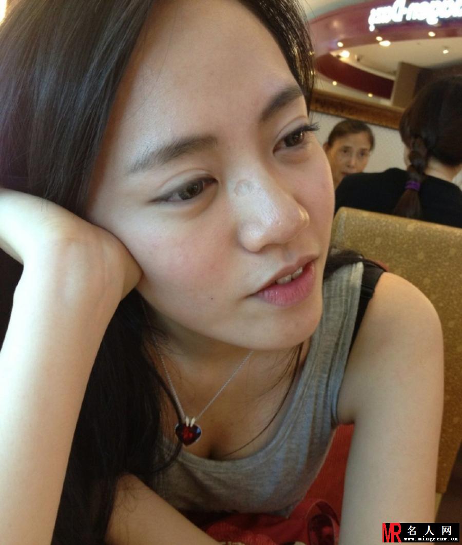 焦恩俊与女儿亲密合影曝光 焦曼婷貌美获赞(1)