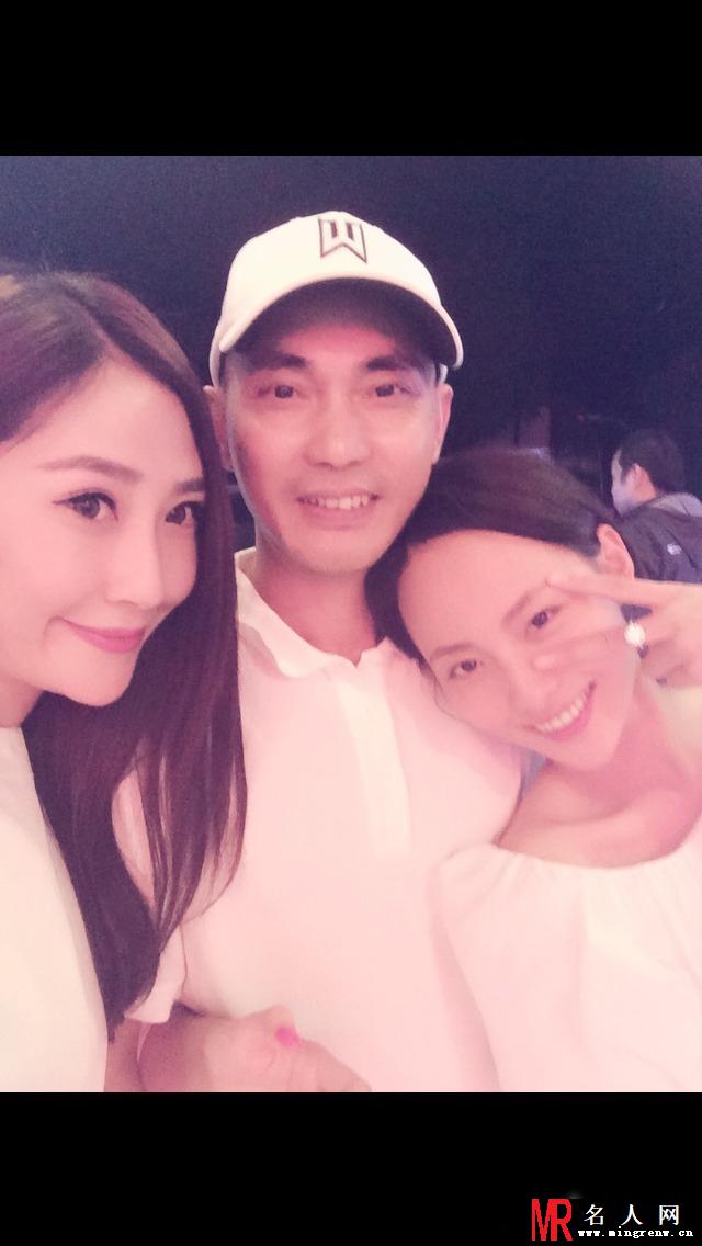 曝张嘉倪浪漫生日会 男友惊喜求婚(1)