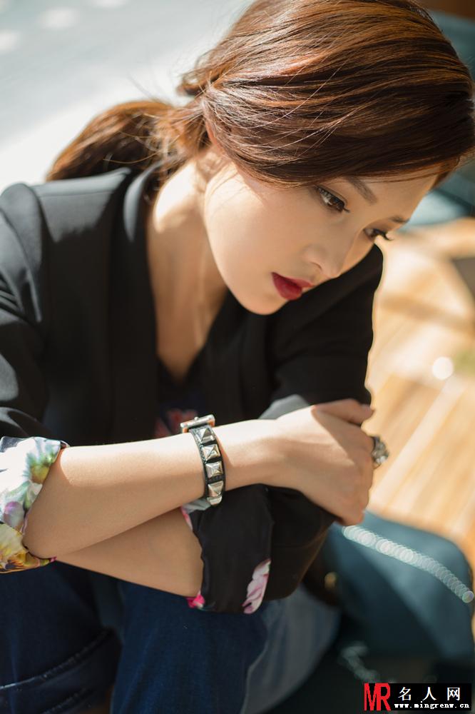 李沁时尚写真大片 妩媚洋装尽显高贵冷艳(1)