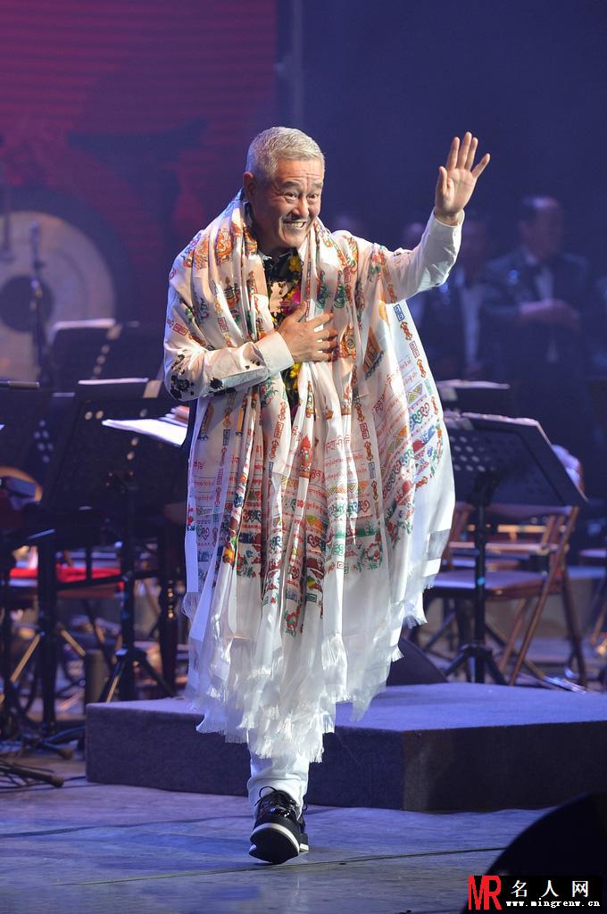 赵本山成都低调公演 为灾区捐款700万(1)
