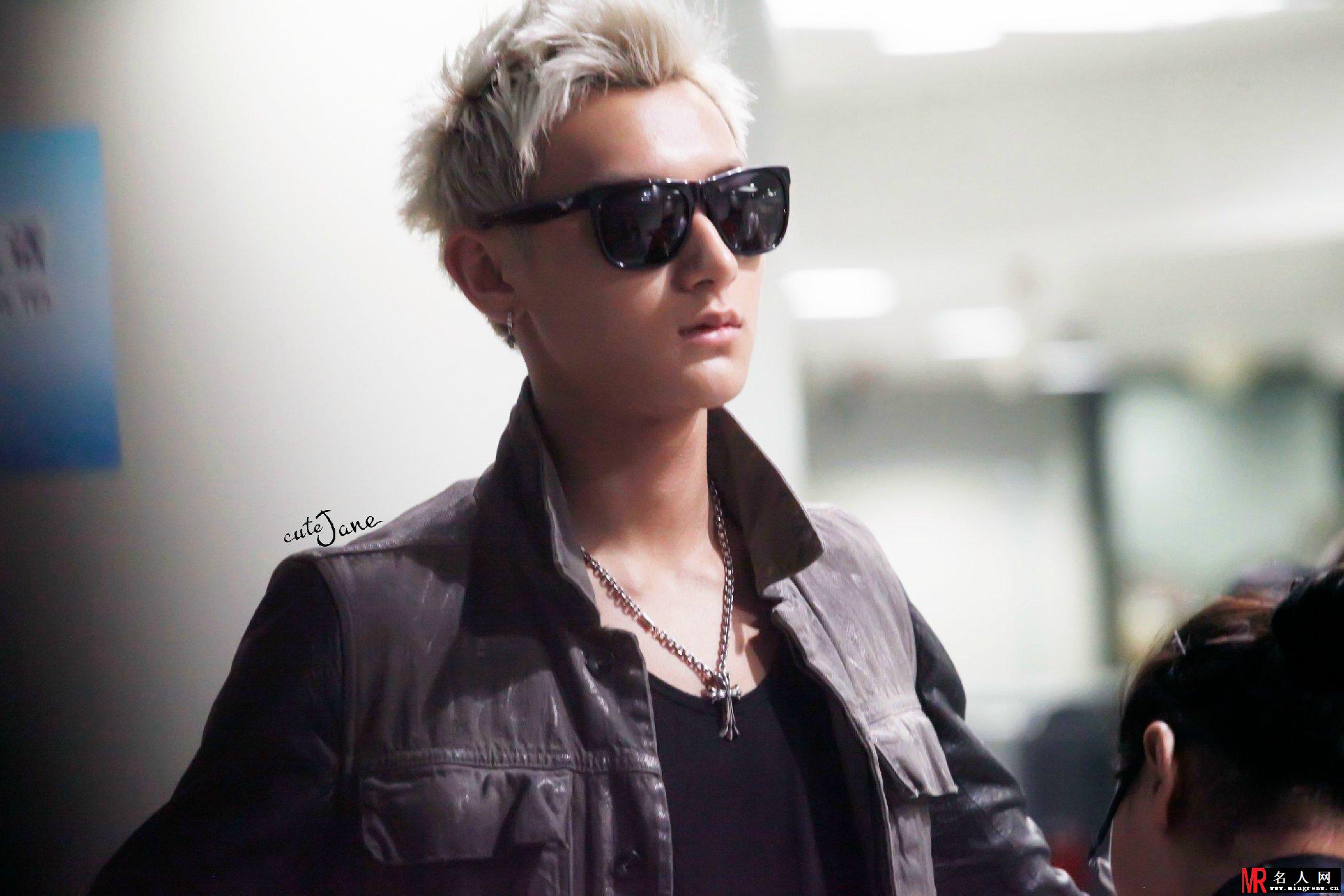2014年5月EXO北京飞上海机场时尚写真黄子韬图片写真帅气(1)