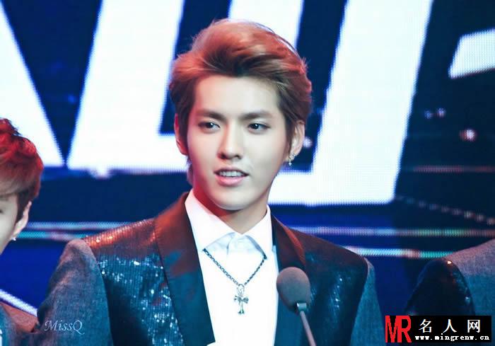 吴亦凡2013年百度娱乐沸点与EXO团队兄弟出席 帅气逆天颜值引欢呼(1)
