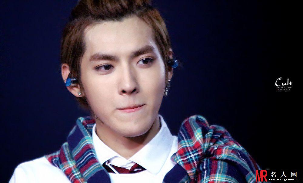 吴亦凡2013年SMWEEK与粉丝欢度周末演唱大赏休闲装扮帅气(1)