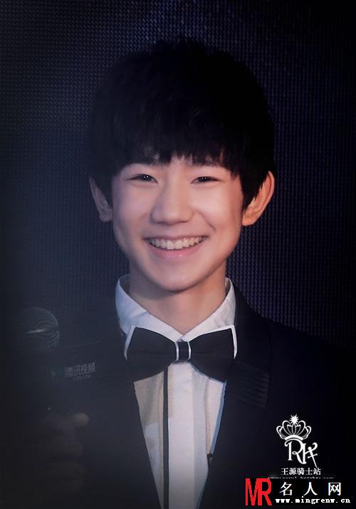 TFBOYS腾讯V视界 王源黑色礼服微笑甜美(1)