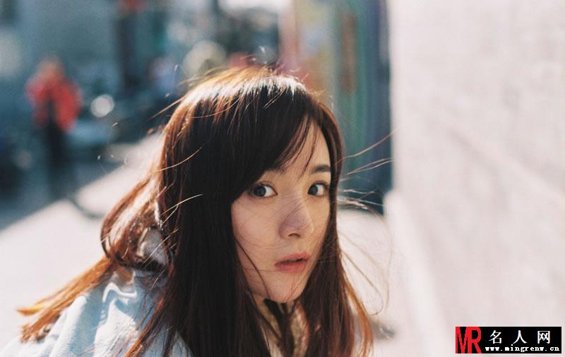 李依纯清纯素颜写真 获封最美校花(1)