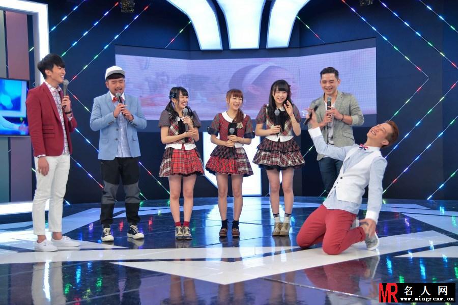 AKB48参加台湾综艺节目 现场与主持人激情互动(1)