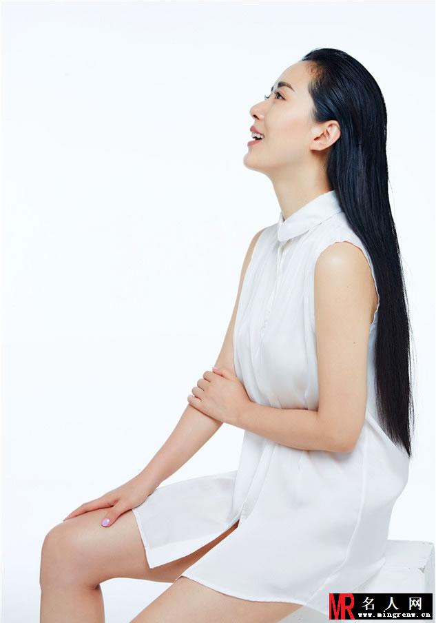 颜丹晨衬衫写真曝光 氧气女神魅力自现(1)