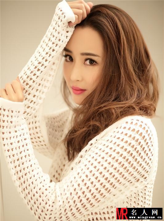 杜若溪魅惑写真曝光 搔首弄姿魅力四射(1)