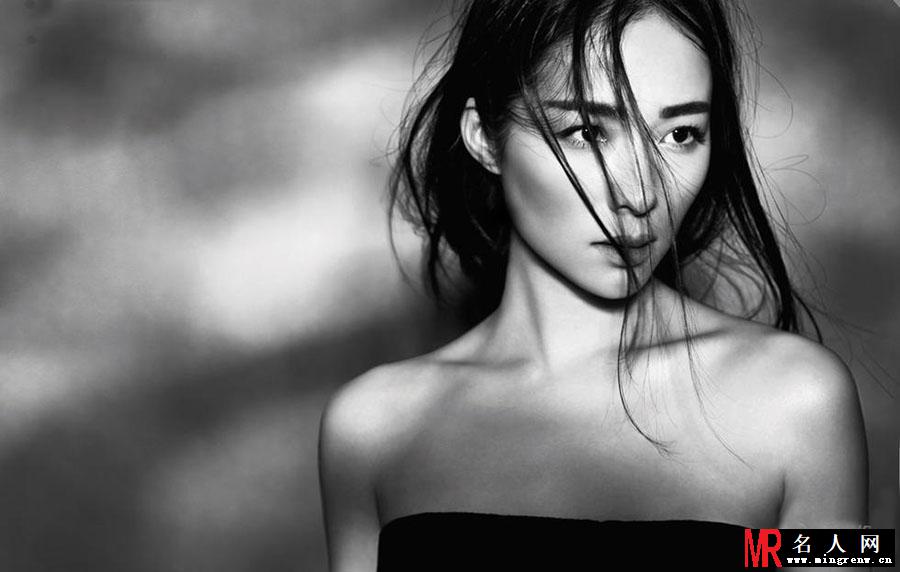 江一燕暗黑鬼魅写真 黑唇彰显腹黑形象(1)