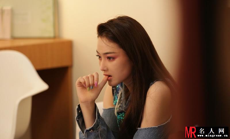 张馨予搞笑逗比习惯 专注咬指二十年(1)