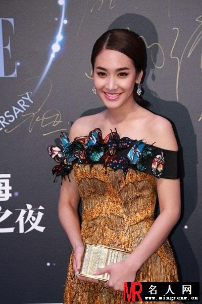 成龙杨幂陈赫等明星亮相《华谊兄弟ELLE之夜》(1)