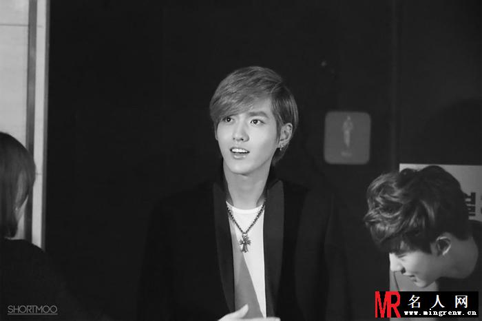 吴亦凡2013年帅气亮相上海试映会 粉丝尖叫不停迎颜神(1)