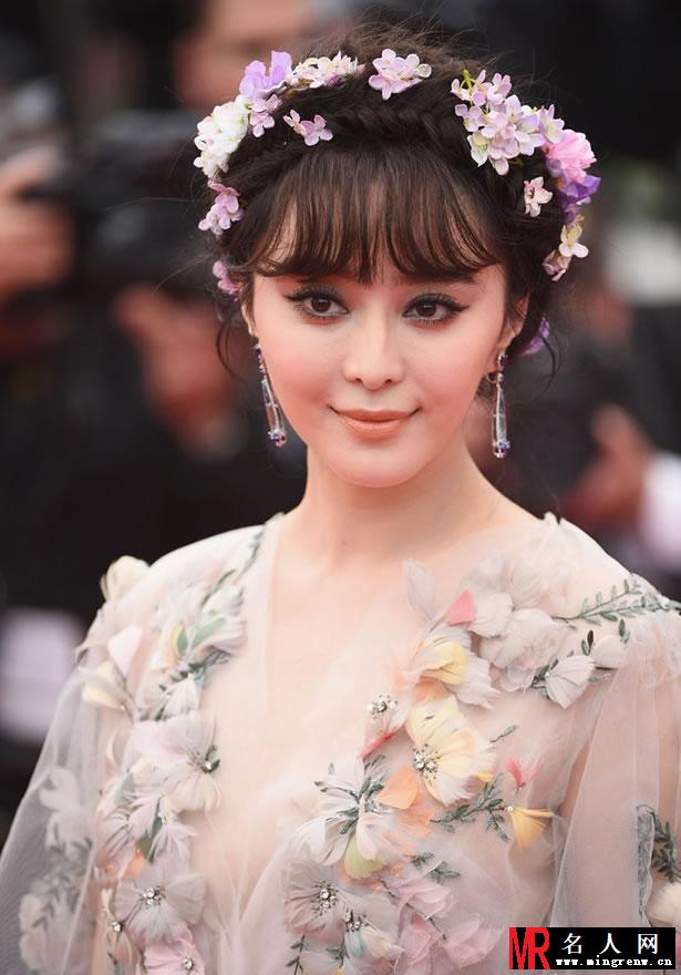 范冰冰薄纱深V亮相戛纳 宛如花仙子(1)