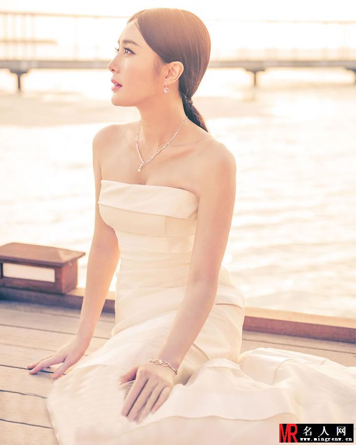 秦岚婚纱杂志大片 温婉惊艳动人(1)