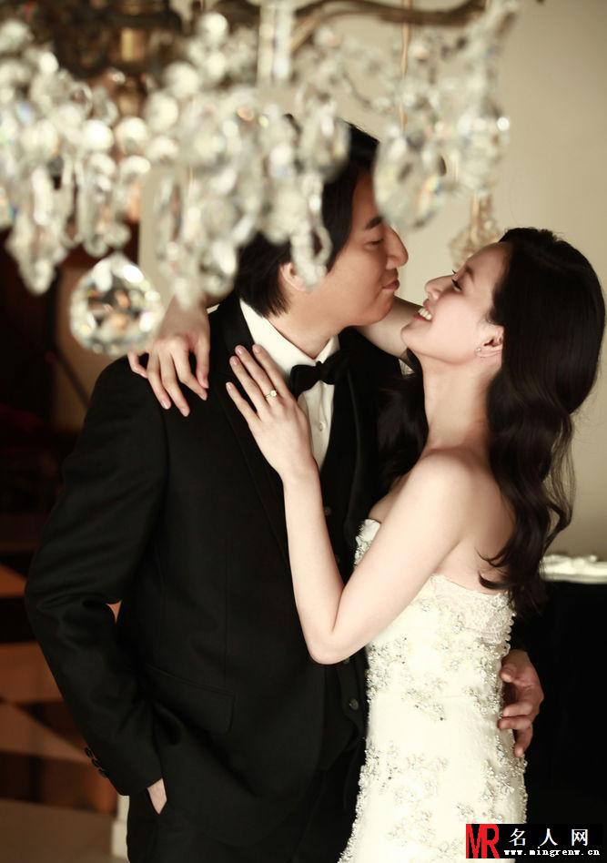曾恺玹台湾补办婚礼 蔡康永替夫出席(1)