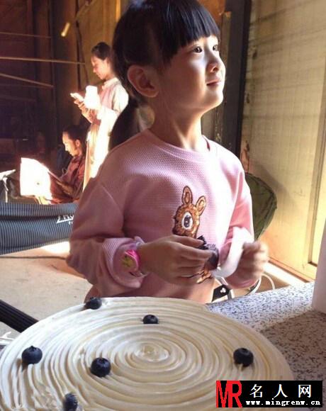 袁弘晒与森碟搞怪照 鬼脸自拍不改女汉子本色(1)