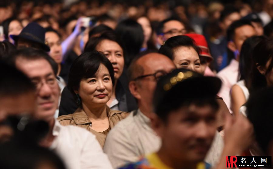 林青霞惊现双下巴 网友调侃美人迟暮(1)