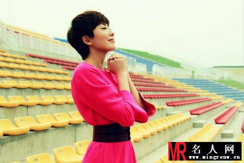 美女主播紫檀曝时尚大片 大秀性感美腿(1)