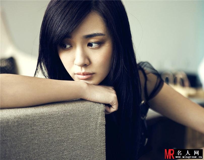 我爱男闺蜜王晓晨黑白写真 秀性感美腿(1)