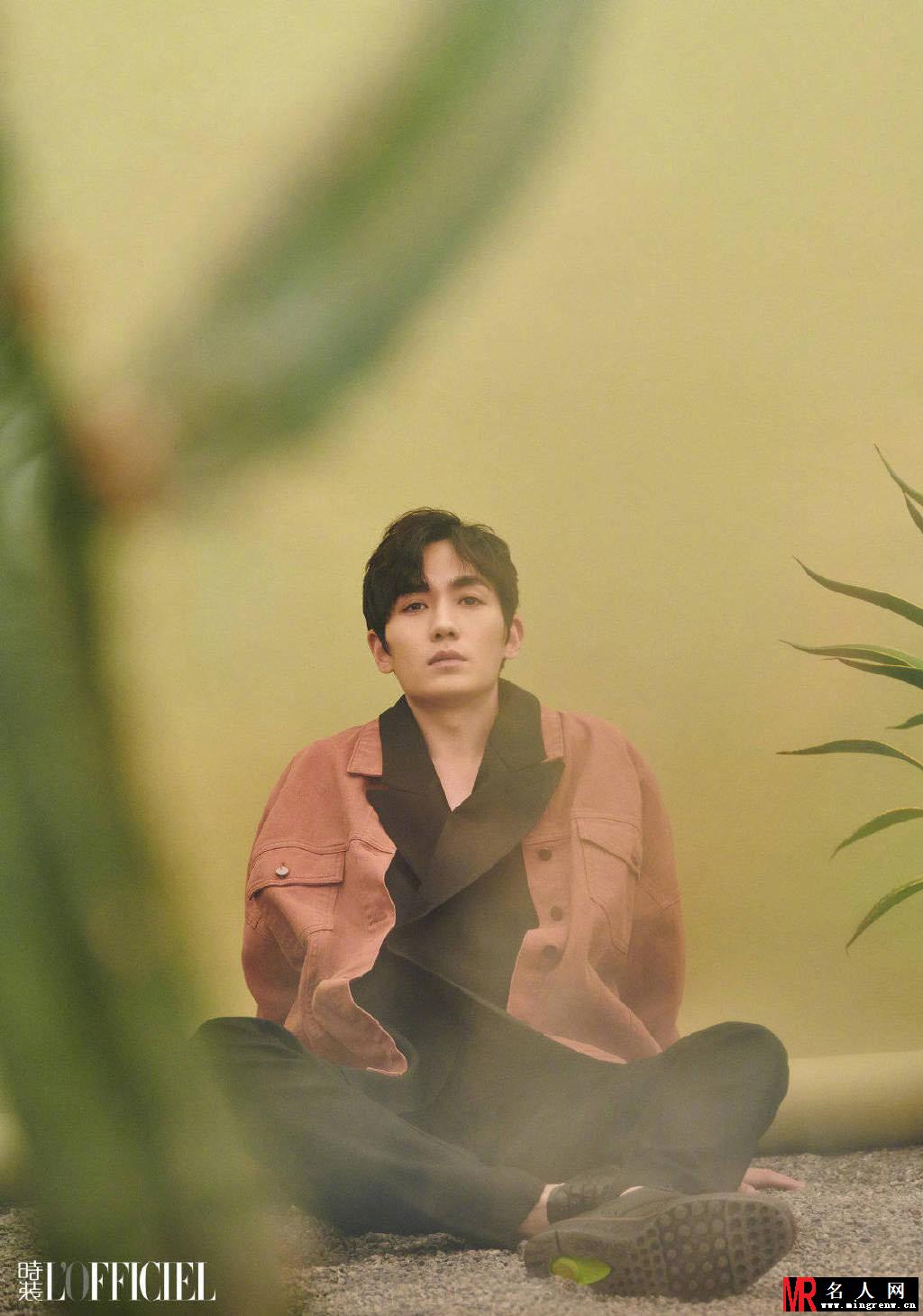 朱一龙登录《时装 L’OFFICIEL》6月刊封面大片，不疾不徐迎风而行(1)