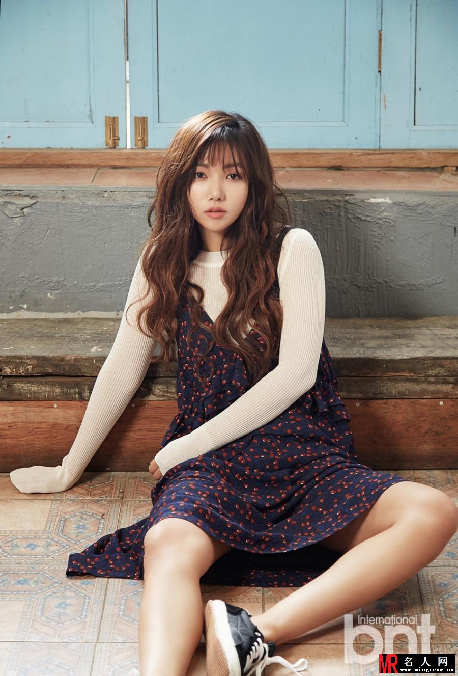 韩星李彩英拍写真 尽展性感中性双重风格(1)