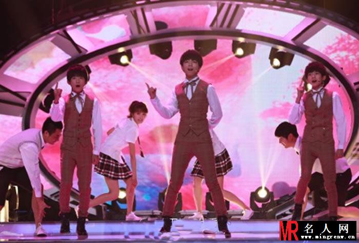 TFBOYS《年代秀》现场照片(1)