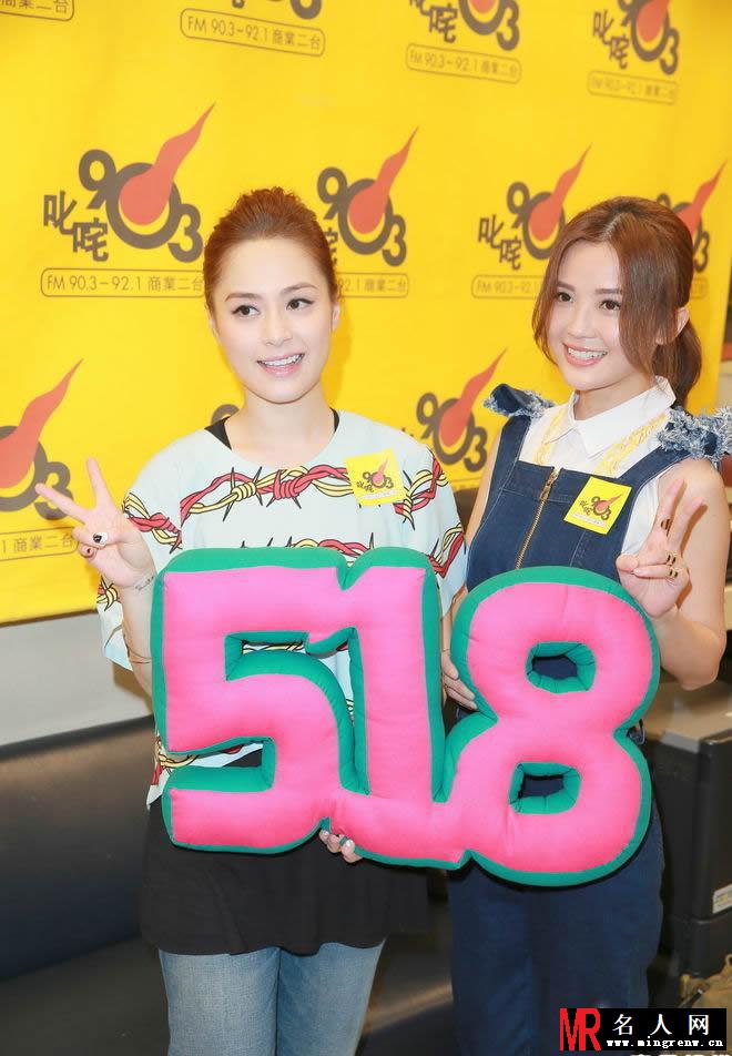 Twins电台宣传新歌 阿Sa大方回应与陈伟霆分手(1)