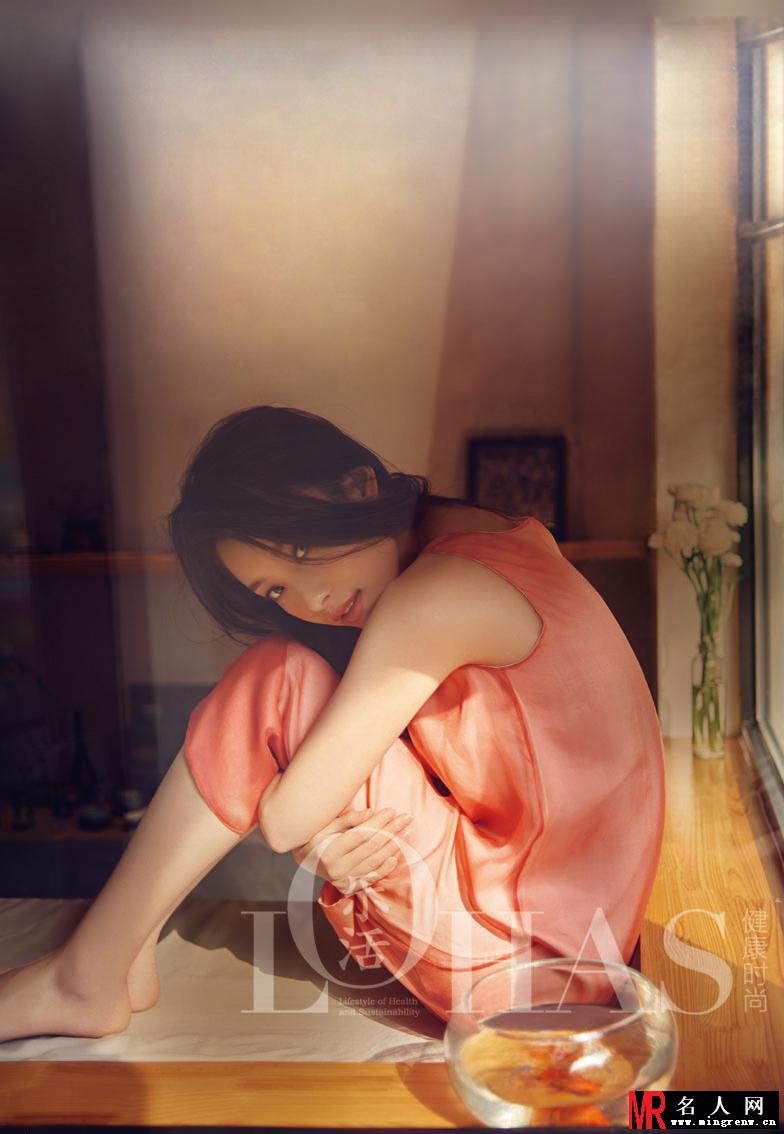 倪妮百变造型 居家装扮俏丽写真(1)