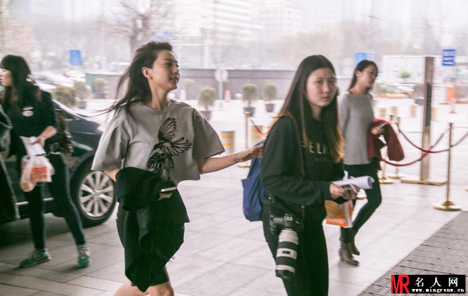 高圆圆天生励志  运动风出街照样女神(1)