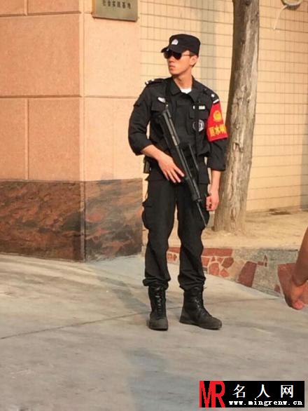 高考帅气特警生活照曝光 酷帅惹人爱(1)