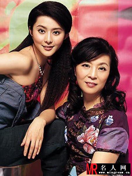 明星母女照大盘点 李小璐貌不如母亲(1)