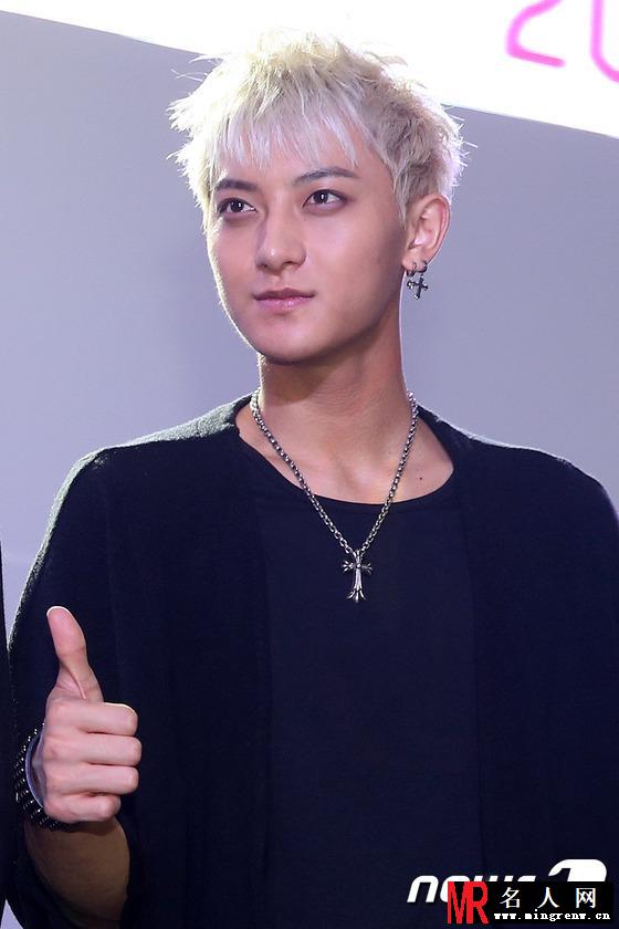 2014年7月EXO现身FASHION CADE活动现场帅气时尚黄子韬图片(1)
