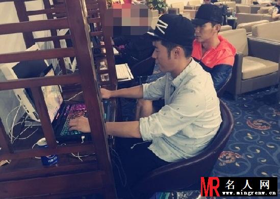 陈赫和李晨的亲密瞬间 告诉我 这不是真的(1)