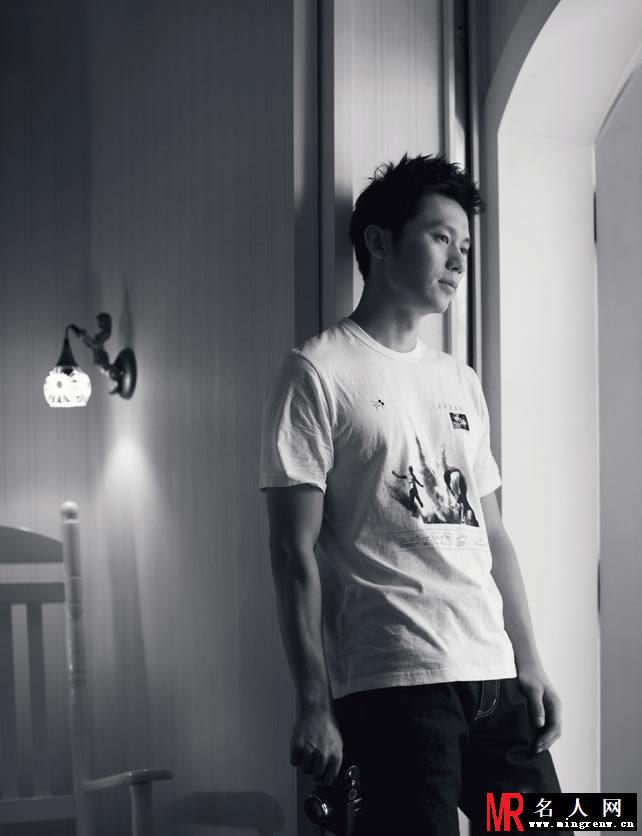 李晨早期黑白街拍 演绎时尚潮男(1)