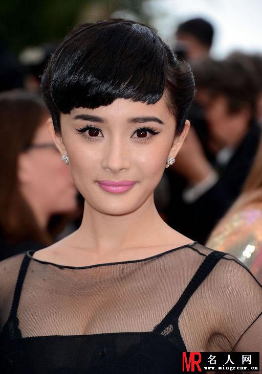 杨幂刘恺威亮相Dior红毯秀 模范夫妻深情相视(1)