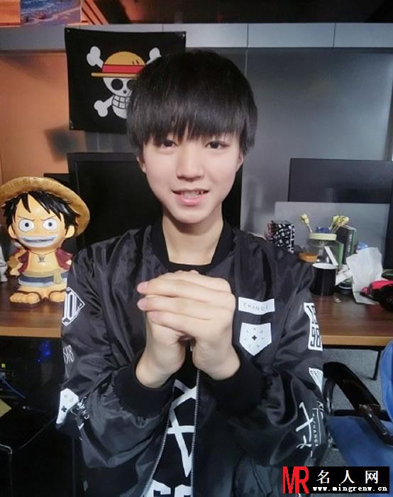 TFBOYS王俊凯2015自拍生活照 帅气阳光卖萌可爱(1)