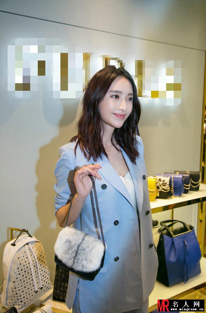 《单身男女》杀青 张俪惊艳出席时尚品牌活动(1)
