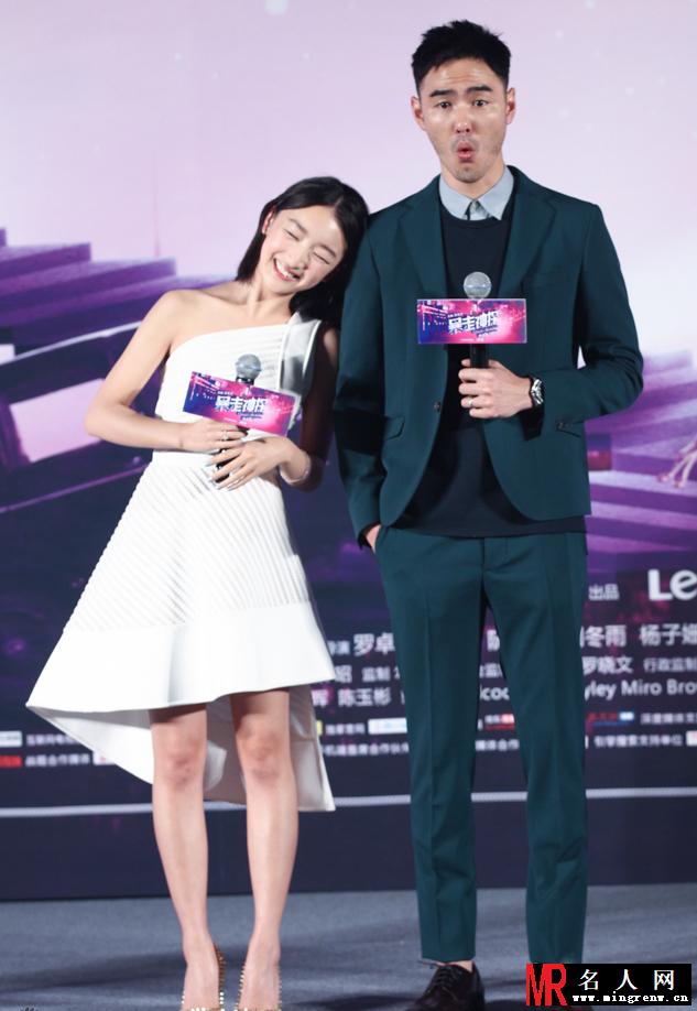 周冬雨陈子姗现场齐争阮经天 尽美人显艳福(1)
