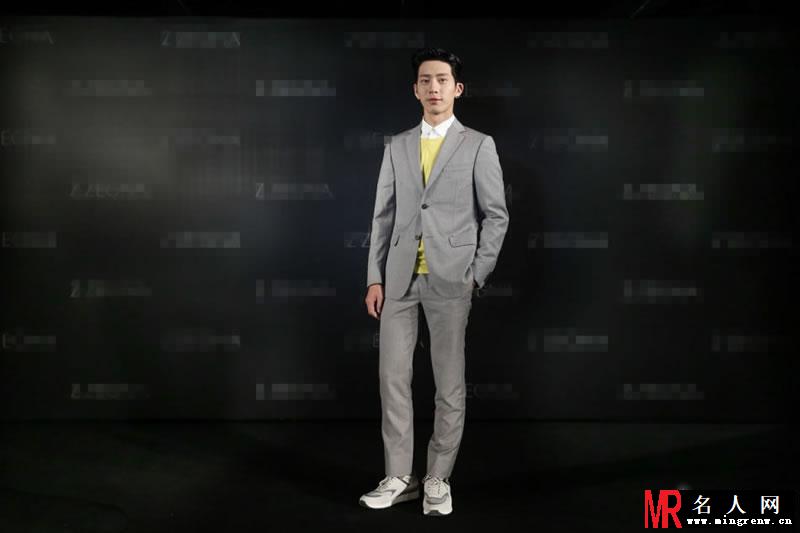 井柏然戛纳归来亮相 将任明星客座设计师(1)