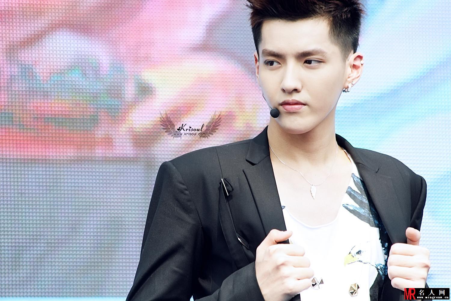 2013年EXO景福高中公演吴亦凡图片 队长帅气阳光(1)