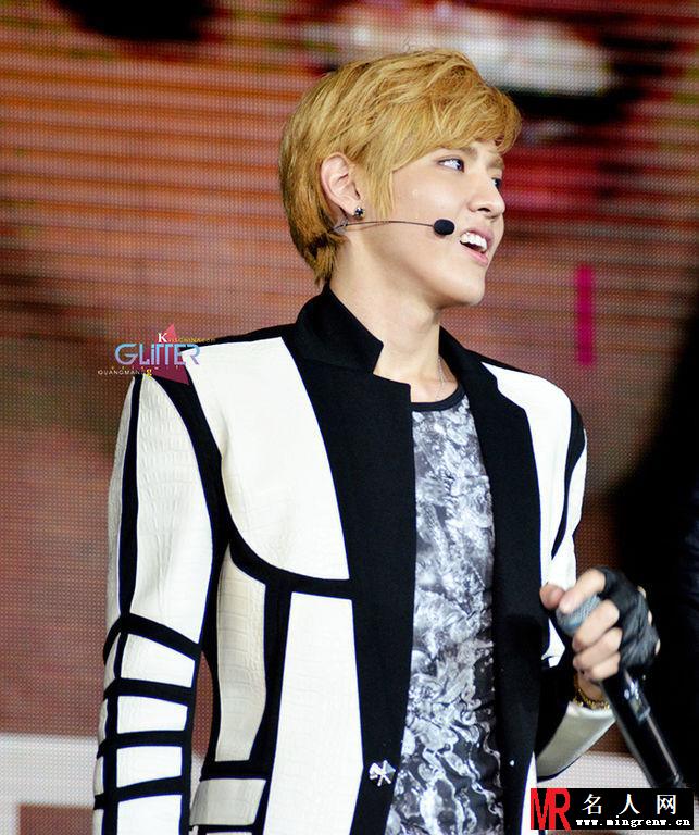 吴亦凡2012年新加坡SMT激情演唱掀起全场高潮(1)