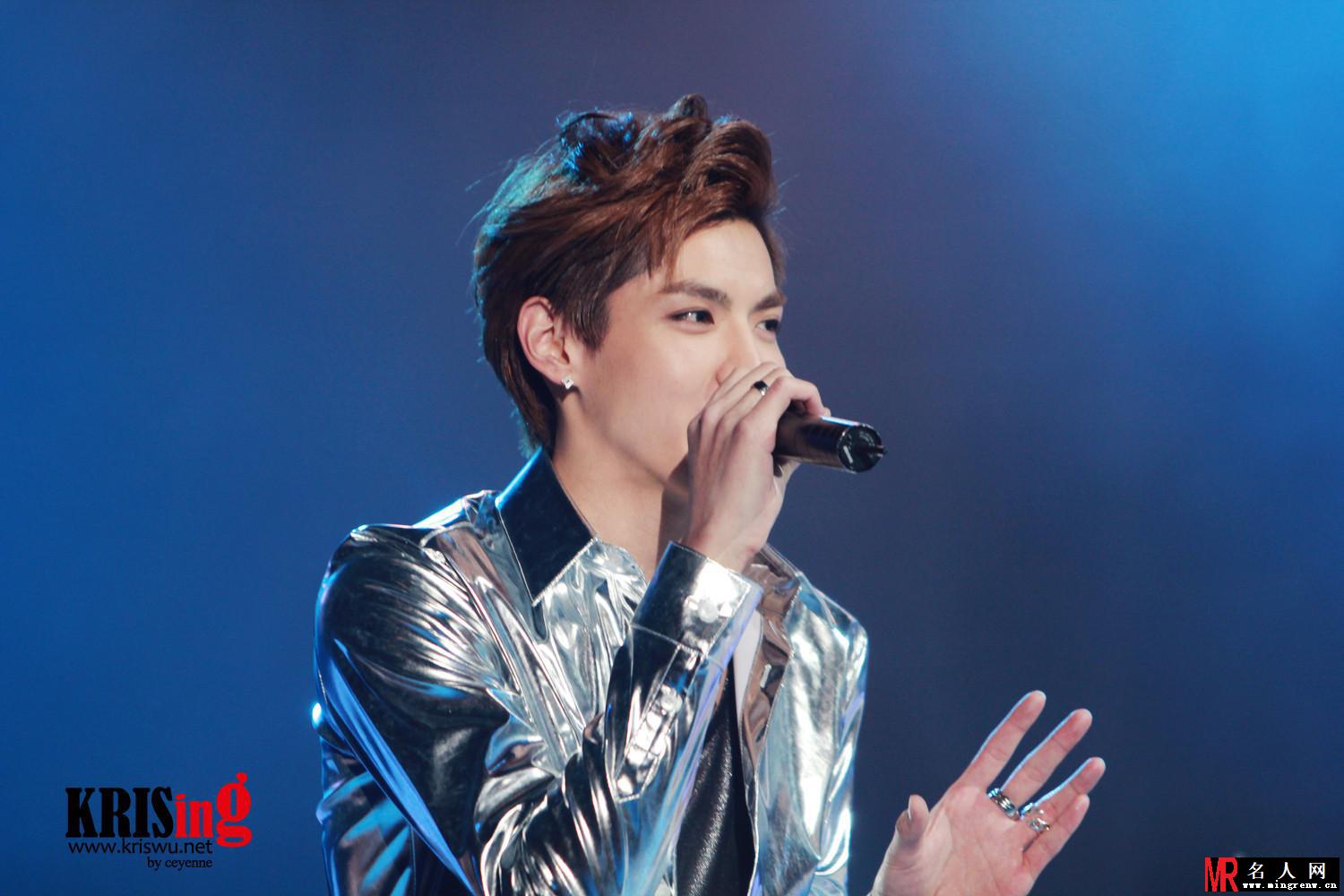 吴亦凡2012年首尔SHOW CASE倾情演唱颜神颜值爆表引粉丝尖叫(1)
