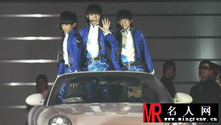 TFBOYS《China Joy》活动现场 蓝色套装阳光帅气(1)