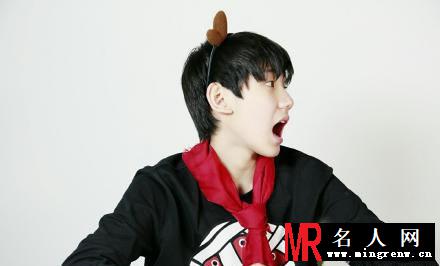 TFBOYS王源给六百万粉丝的福利 可爱搞怪令人喜爱(1)