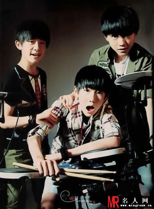 TFBOYS架子鼓旁帅气写真(1)