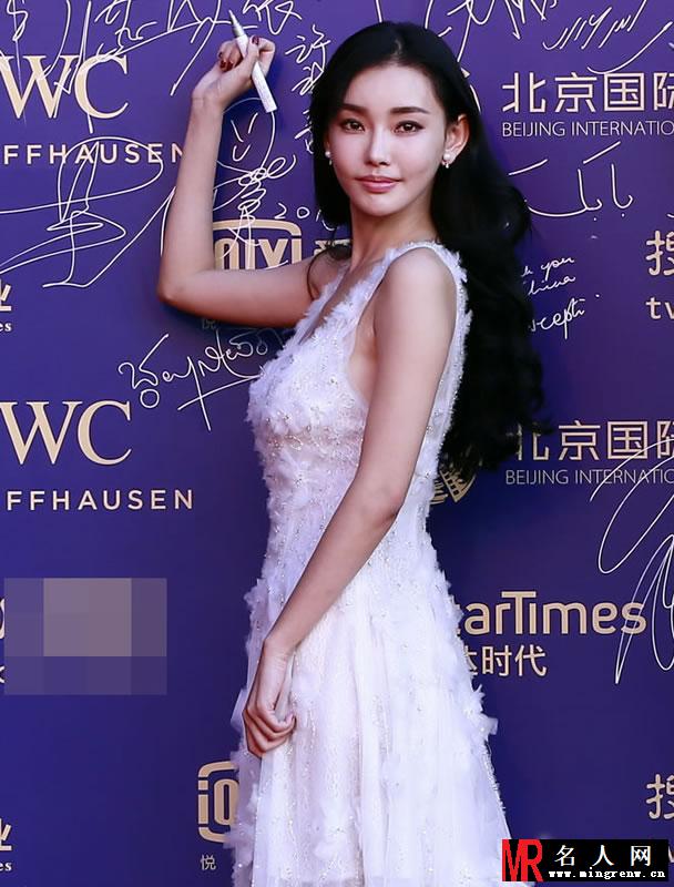 北京国际电影节闭幕红毯集锦 李玟爆乳展火辣曲线(1)