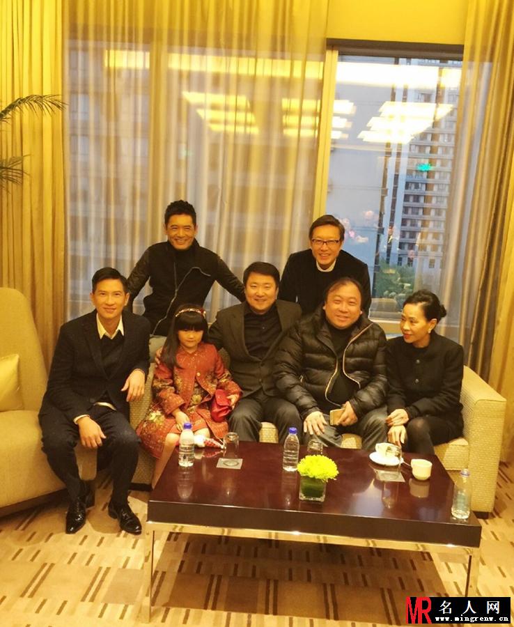 周润发环抱王诗龄 小公主尽显大牌范(1)